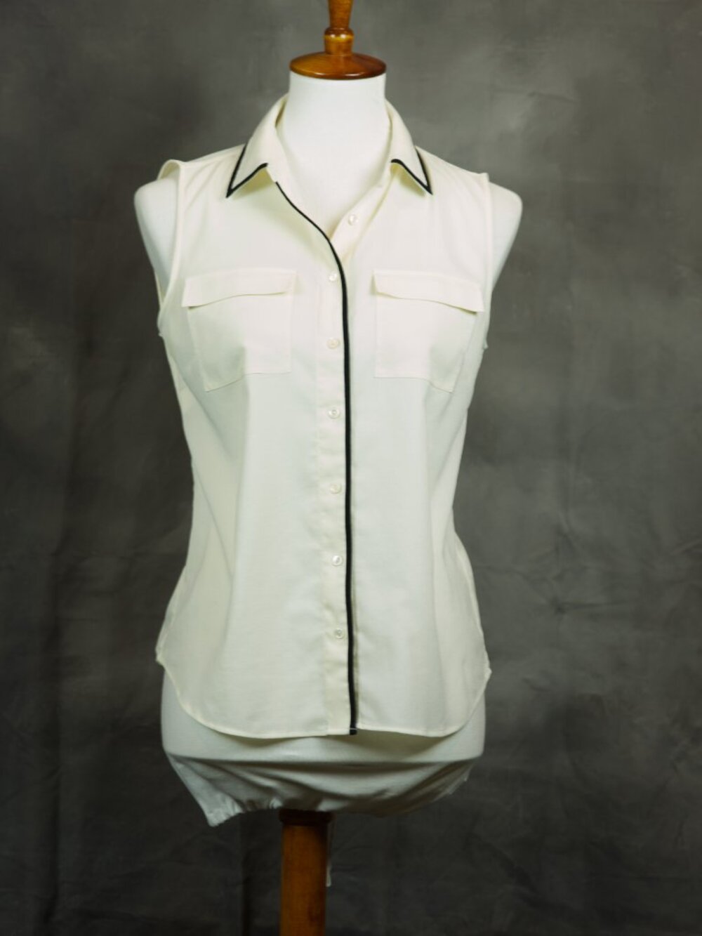 Talbots Sleeveless Cream Button-Up Blouse with Black Piping - 6P